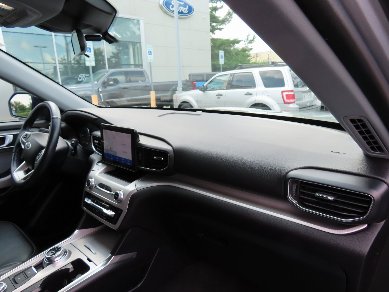 Used 2022 Ford Explorer XLT w/ Equipment Group 202A image 17