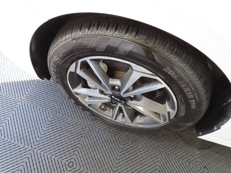 Used 2023 Kia Forte LXS w/ LXS Technology Package FWD image 6