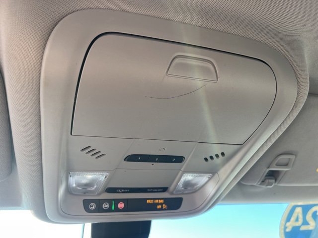 Used 2024 GMC Terrain SLT image 33