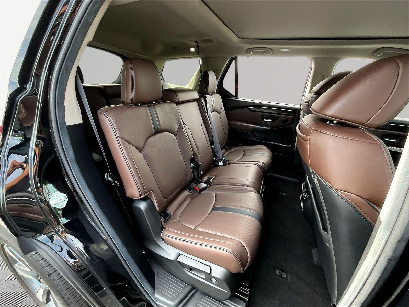 Used 2025 Honda Pilot Elite image 25