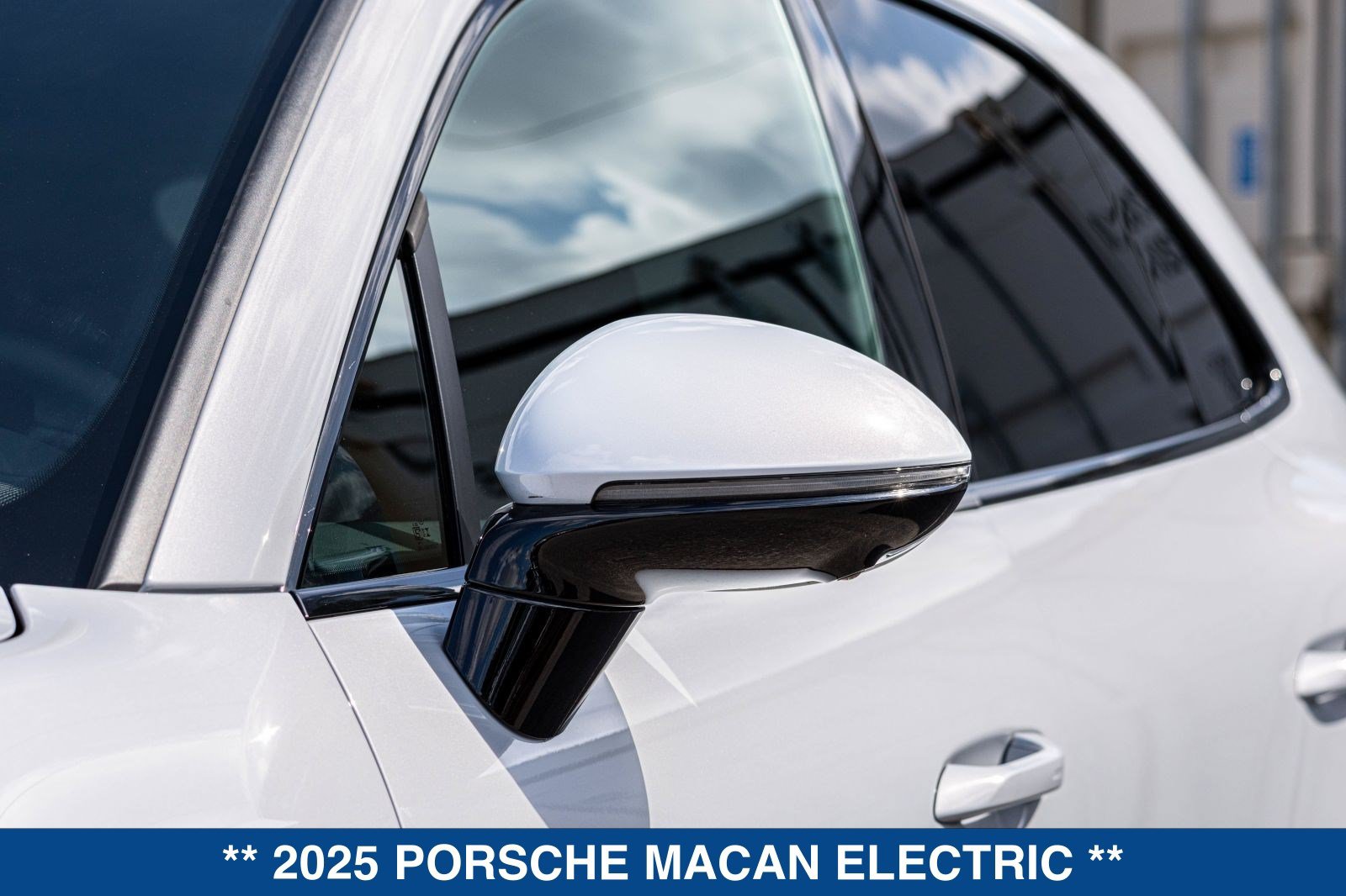 Used 2025 Porsche Macan Turbo Electric AWD/4WD image 18