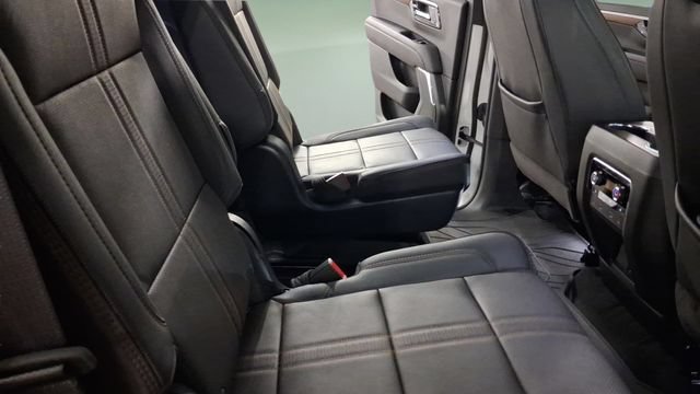 Used 2025 Chevrolet Tahoe High Country AWD/4WD image 17