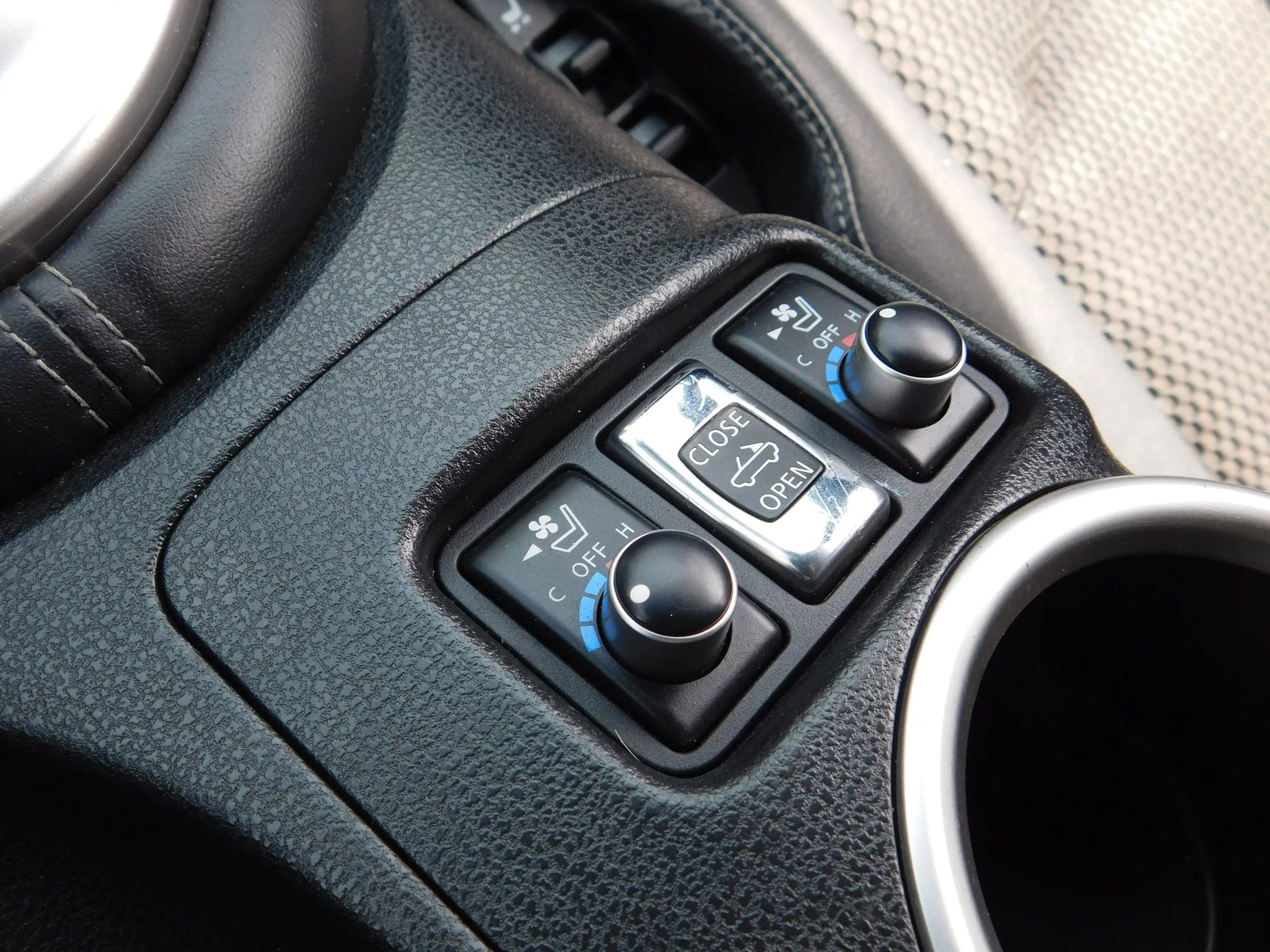 Used 2016 Nissan 370Z Touring RWD image 18