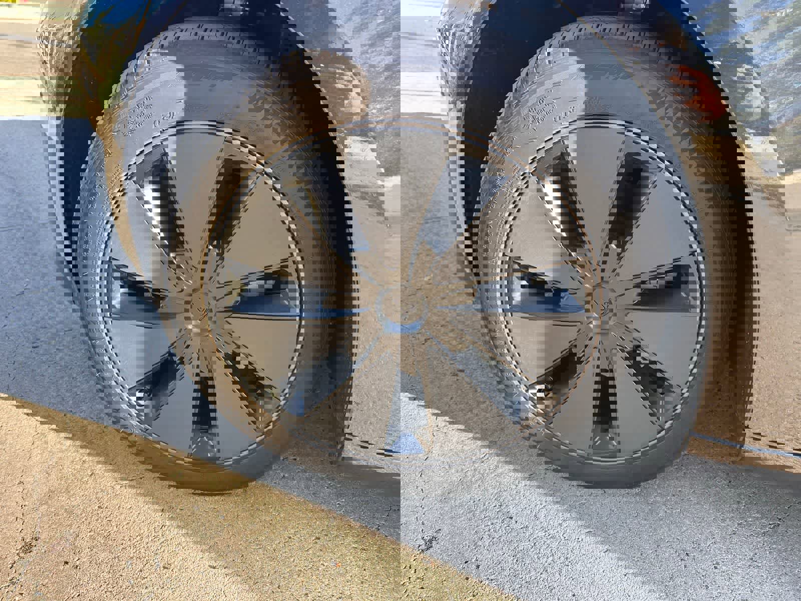 Used 2025 Tesla Model 3 Long Range image 9