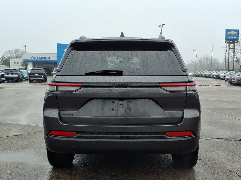 Used 2023 Jeep Grand Cherokee Altitude image 6