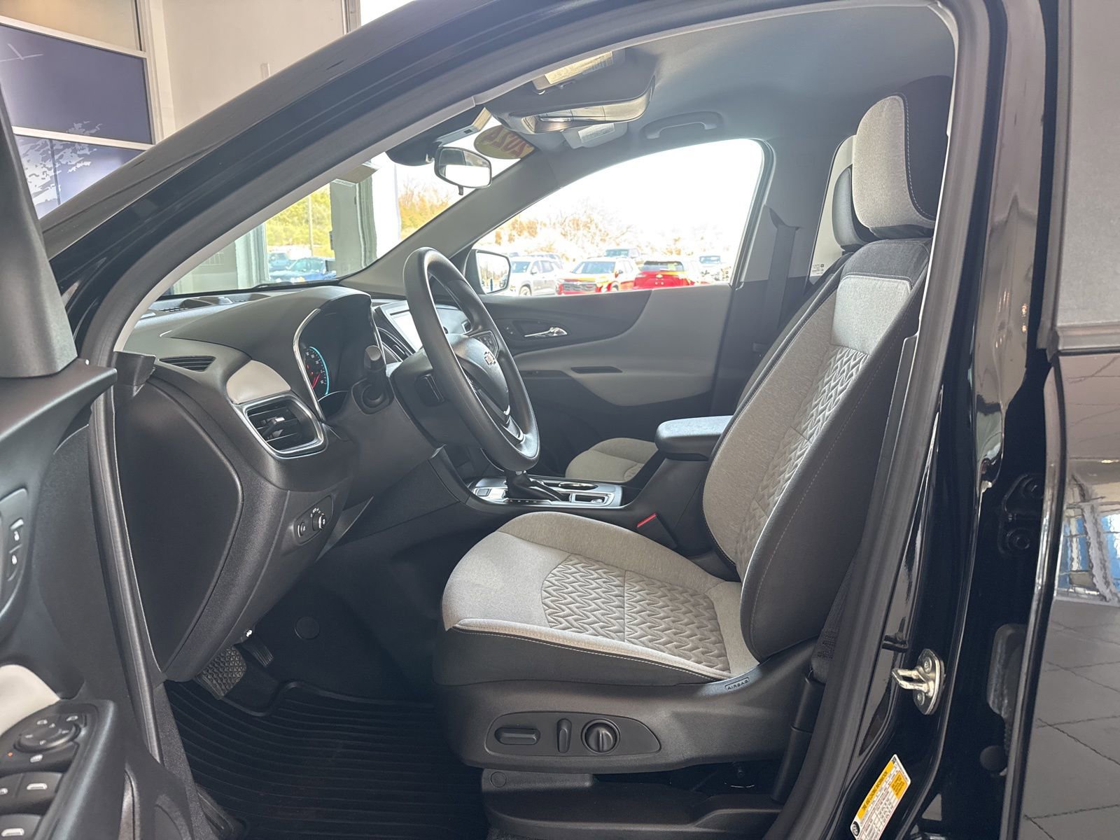 Used 2024 Chevrolet Equinox LS w/ LS Convenience Package image 18