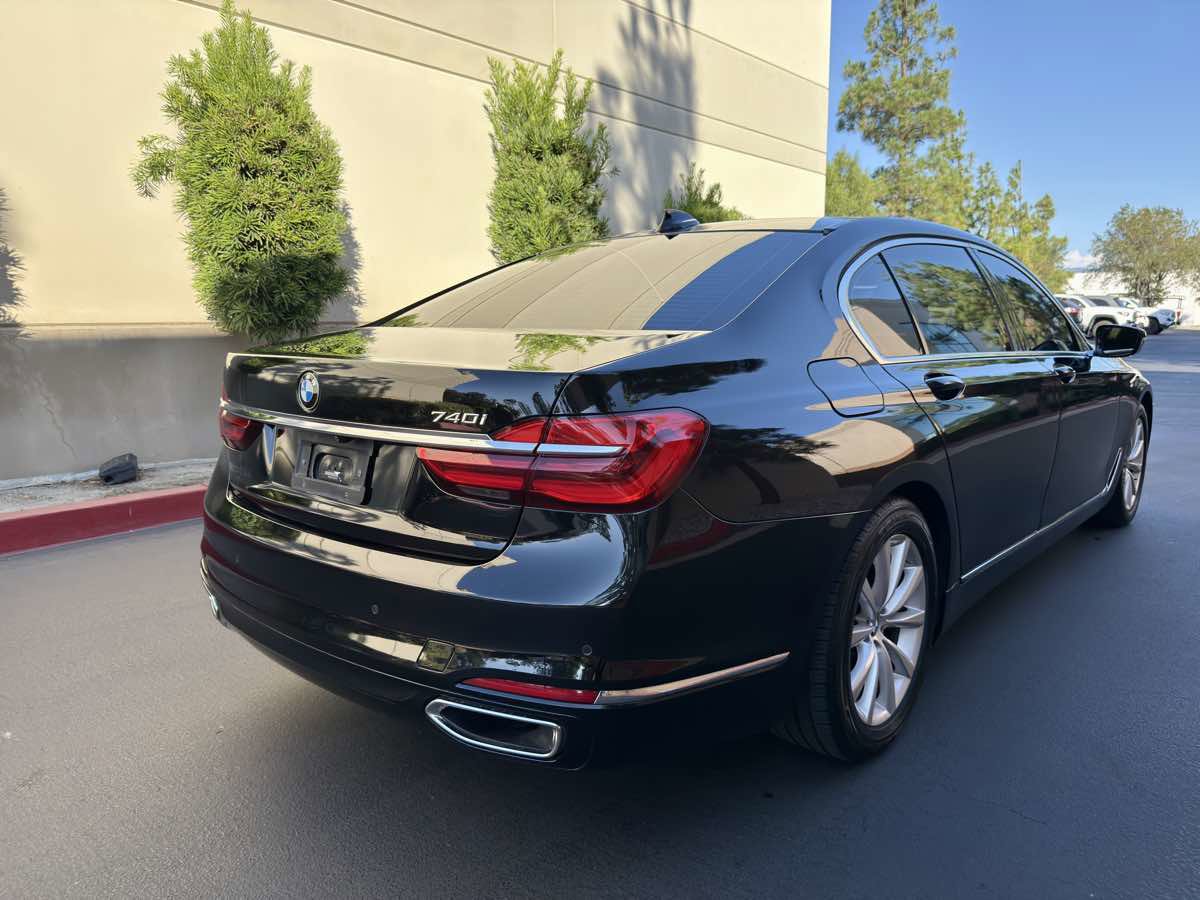 Used 2016 BMW 740i image 10