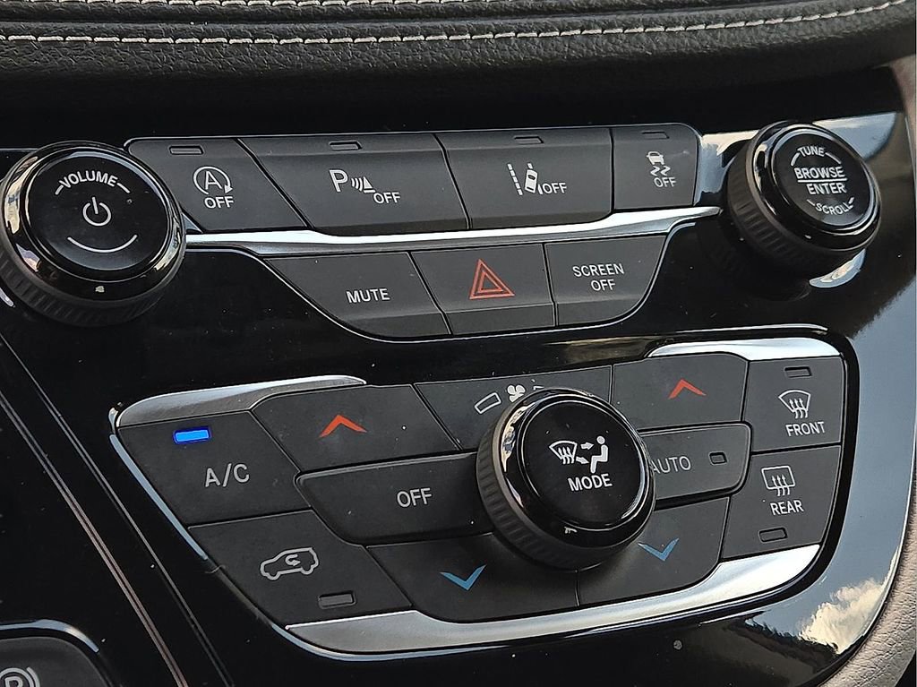 Used 2023 Chrysler Pacifica Limited image 16