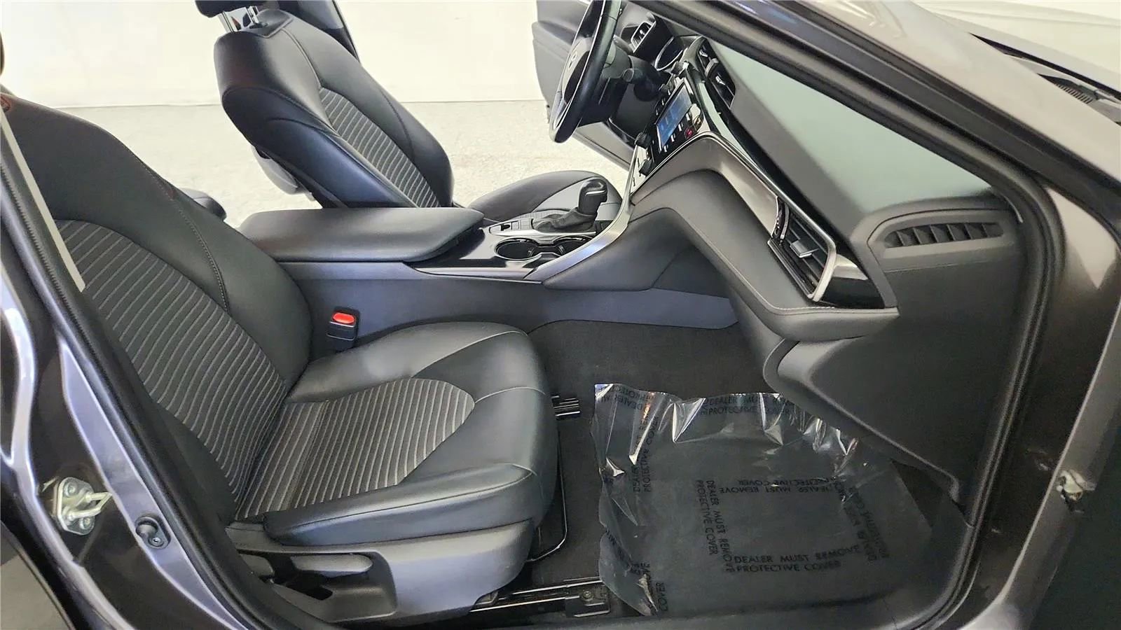 Used 2020 Toyota Camry SE image 35