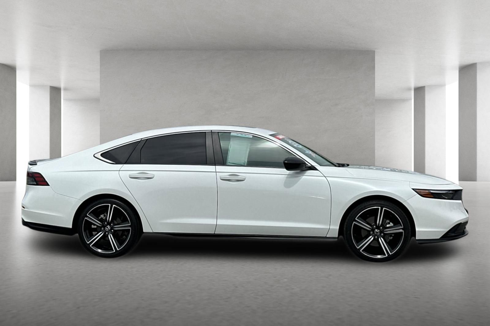 Used 2024 Honda Accord Sport image 3