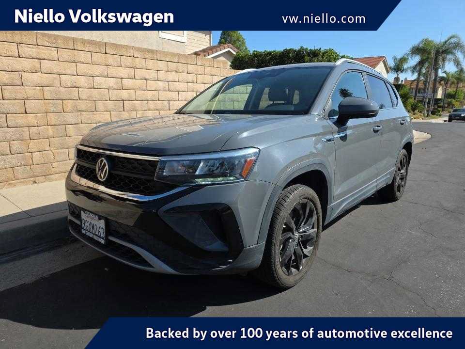 Used 2023 Volkswagen Taos SE w/ Black Wheel Package
