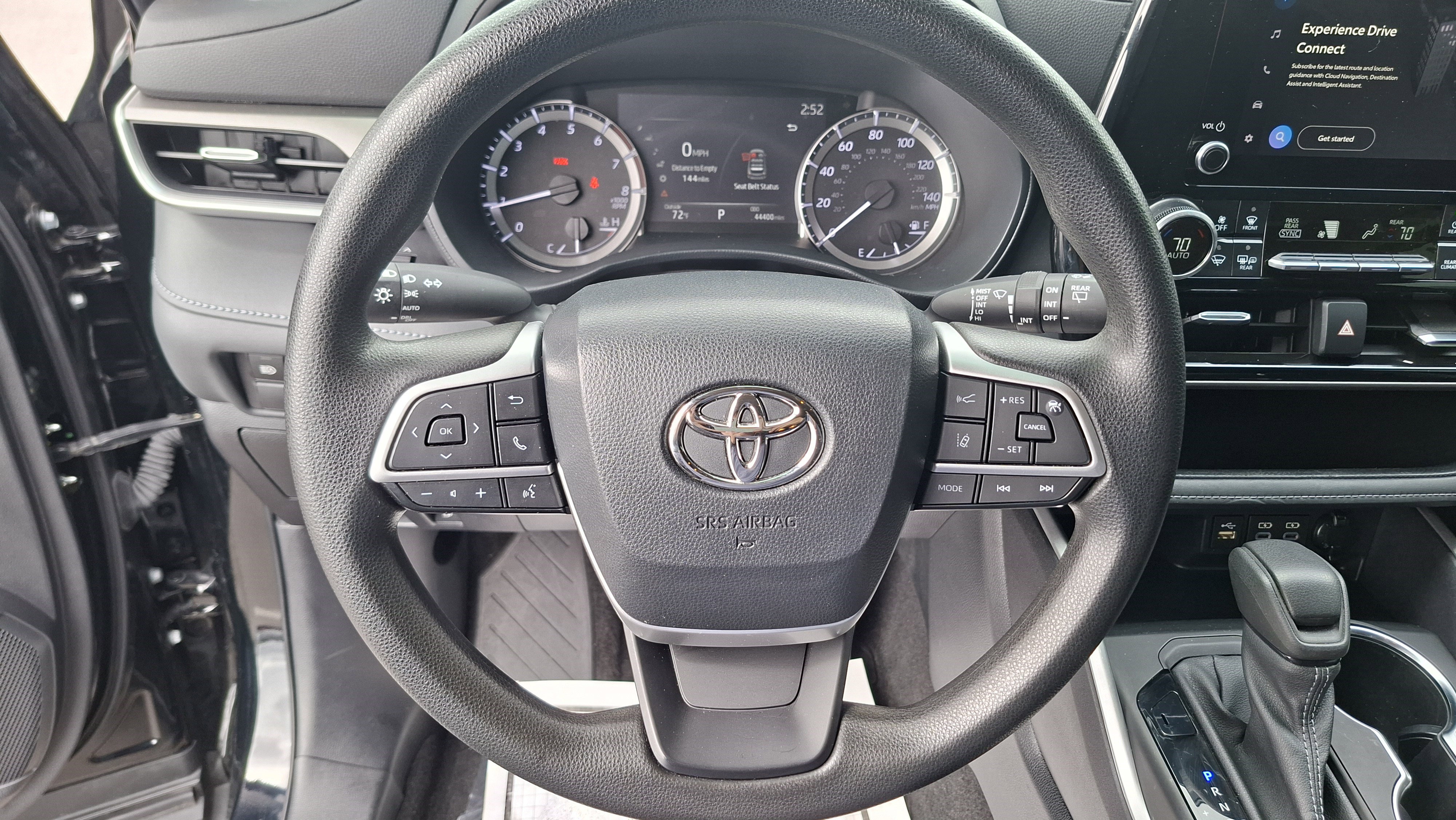 Used 2023 Toyota Highlander L image 11