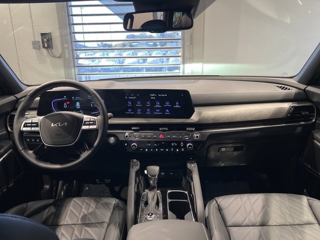 Used 2025 Kia Telluride AWD image 41