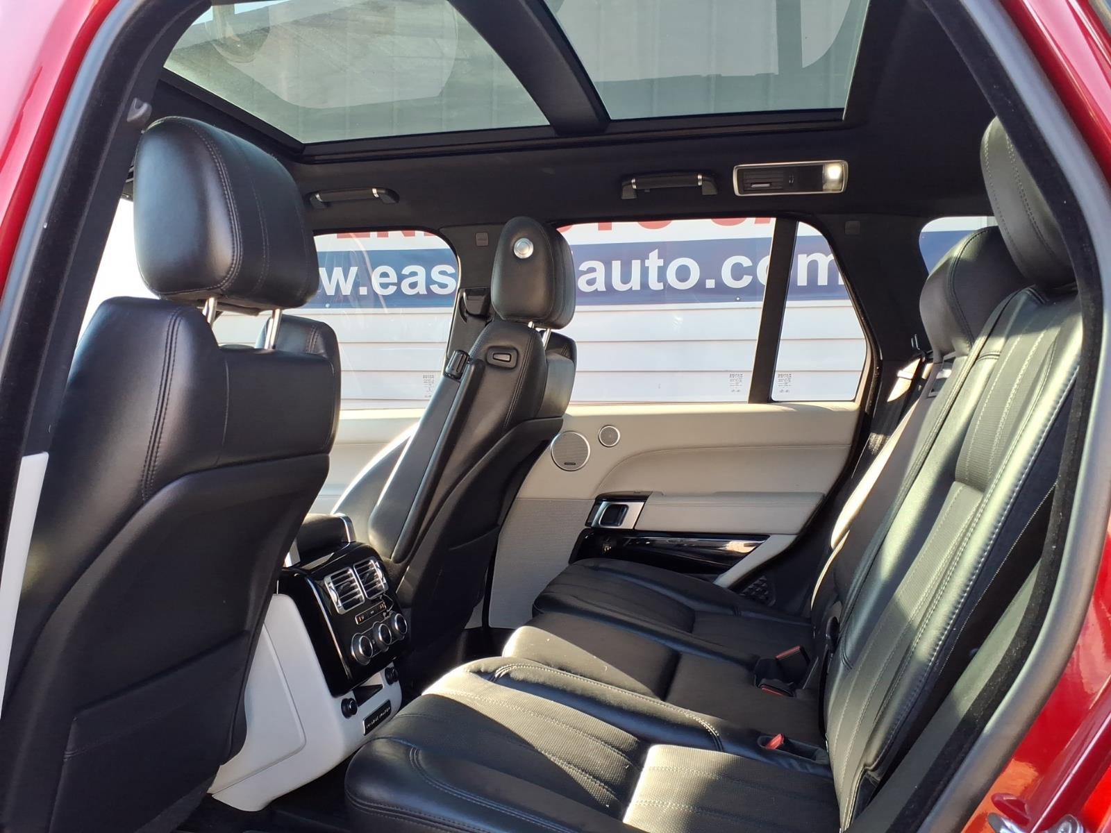 Used 2015 Land Rover Range Rover HSE image 12