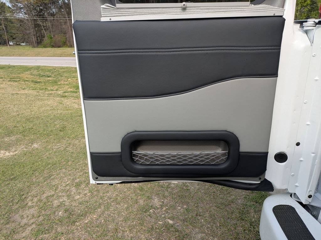 New 2026 Chevrolet Express 2500 Extended RWD image 28