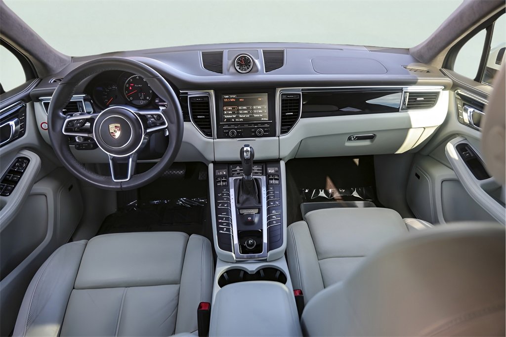 Used 2016 Porsche Macan Turbo image 30