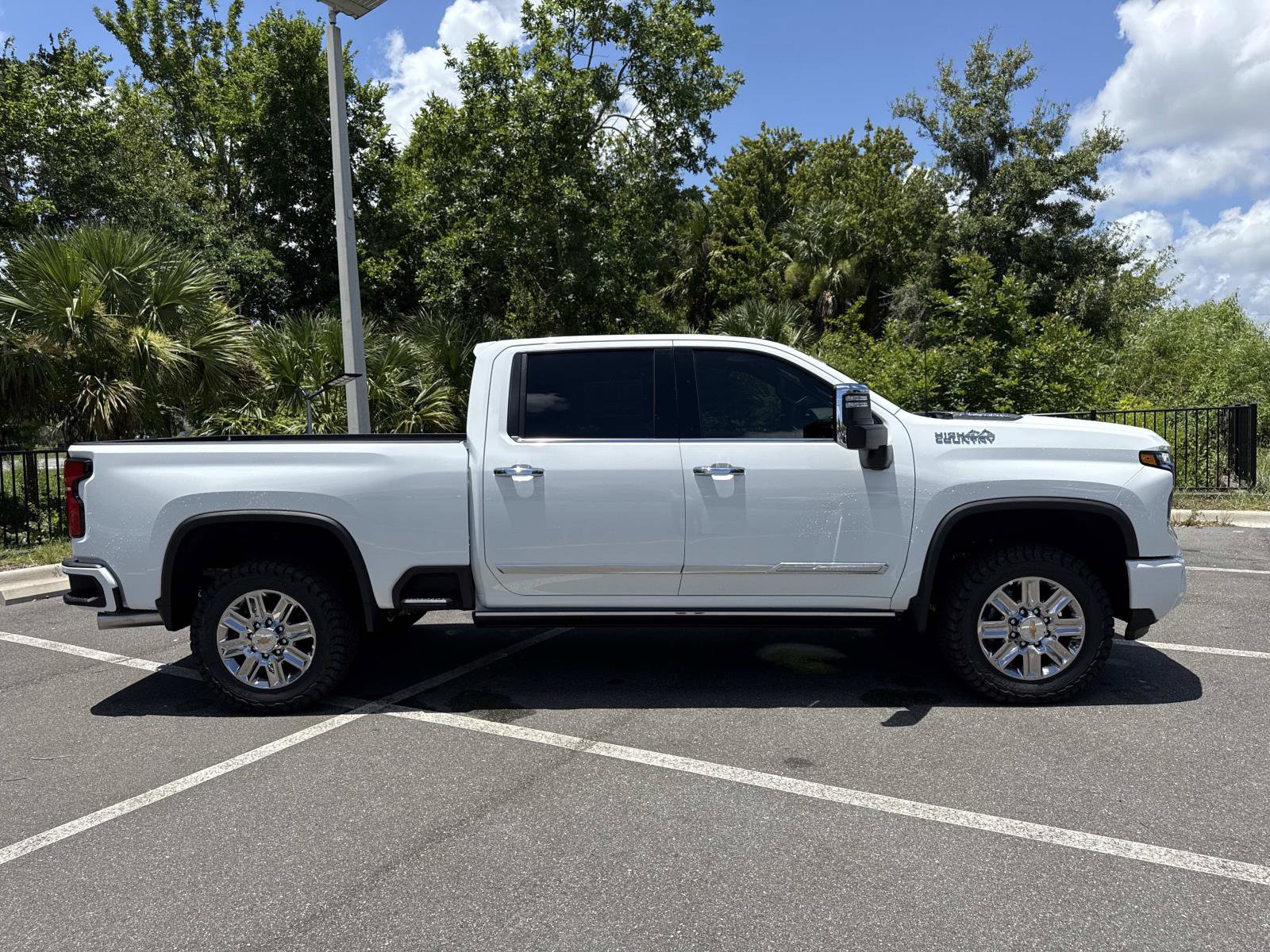 New 2026 Chevrolet Silverado 2500 High Country w/ High Country Premium Package AWD/4WD image 2
