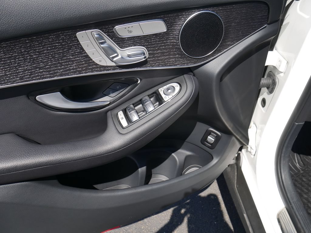 Used 2022 Mercedes-Benz GLC 300 4MATIC image 5