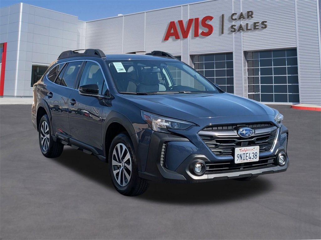 Used 2025 Subaru Outback Premium image 3