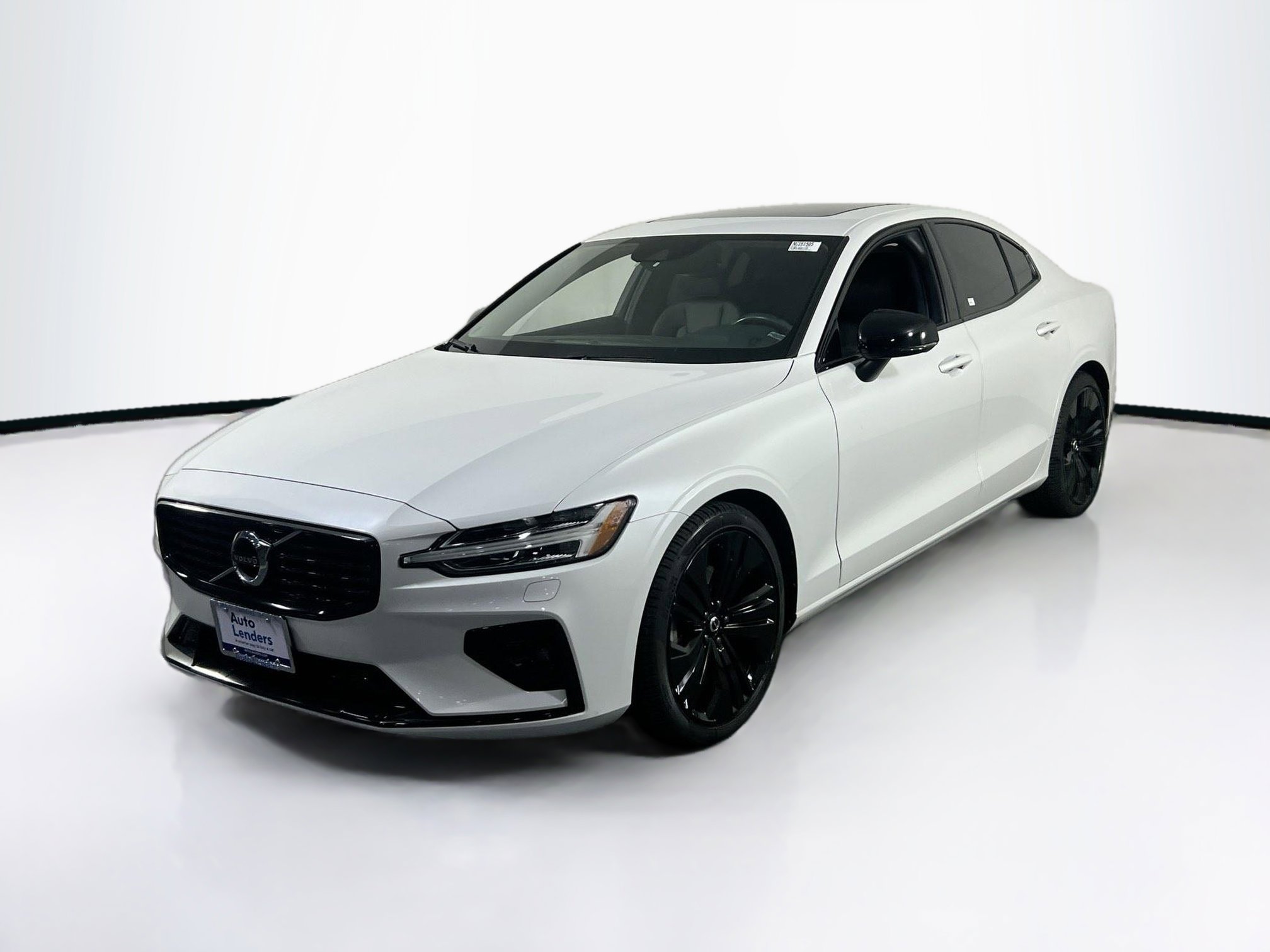 Used 2022 Volvo S60 B5 Momentum w/ Premium Package image 1