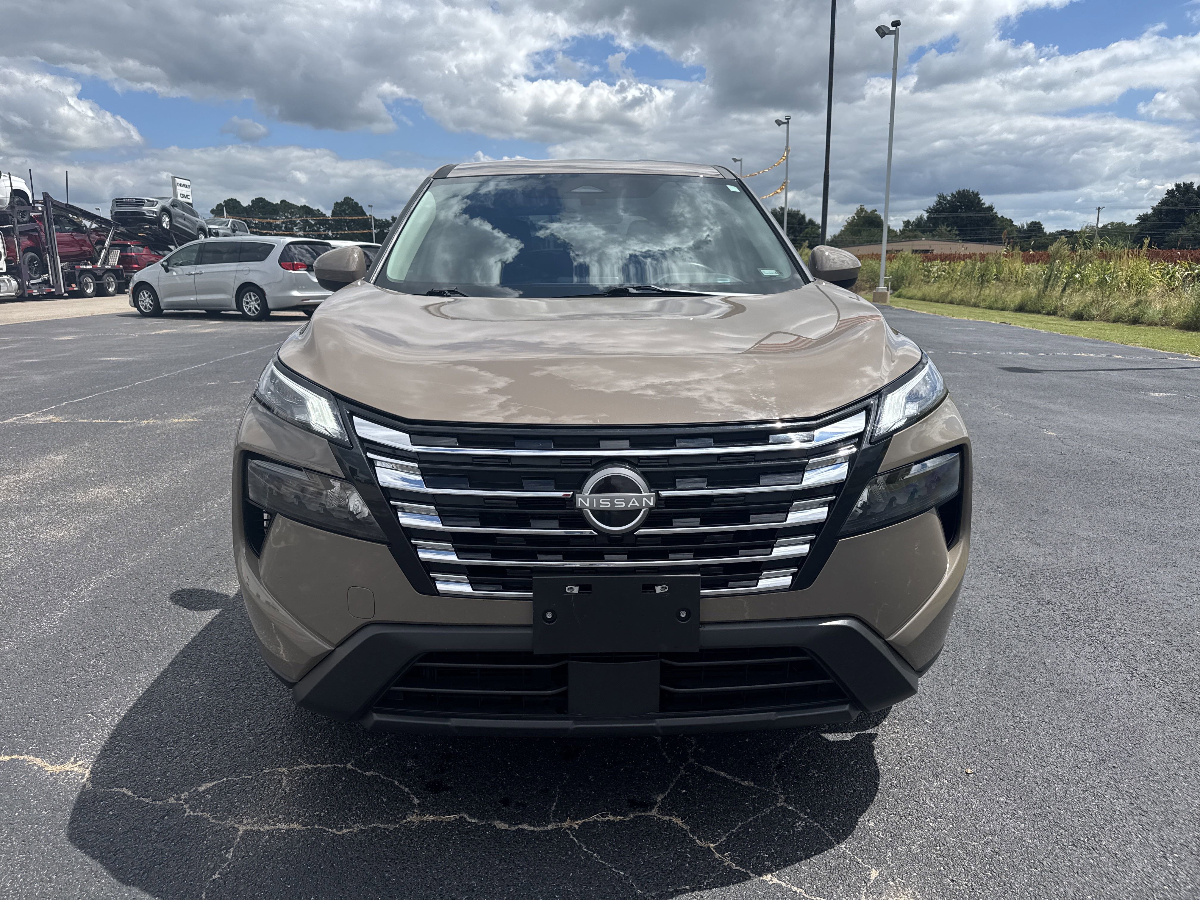 Used 2025 Nissan Rogue SV image 8