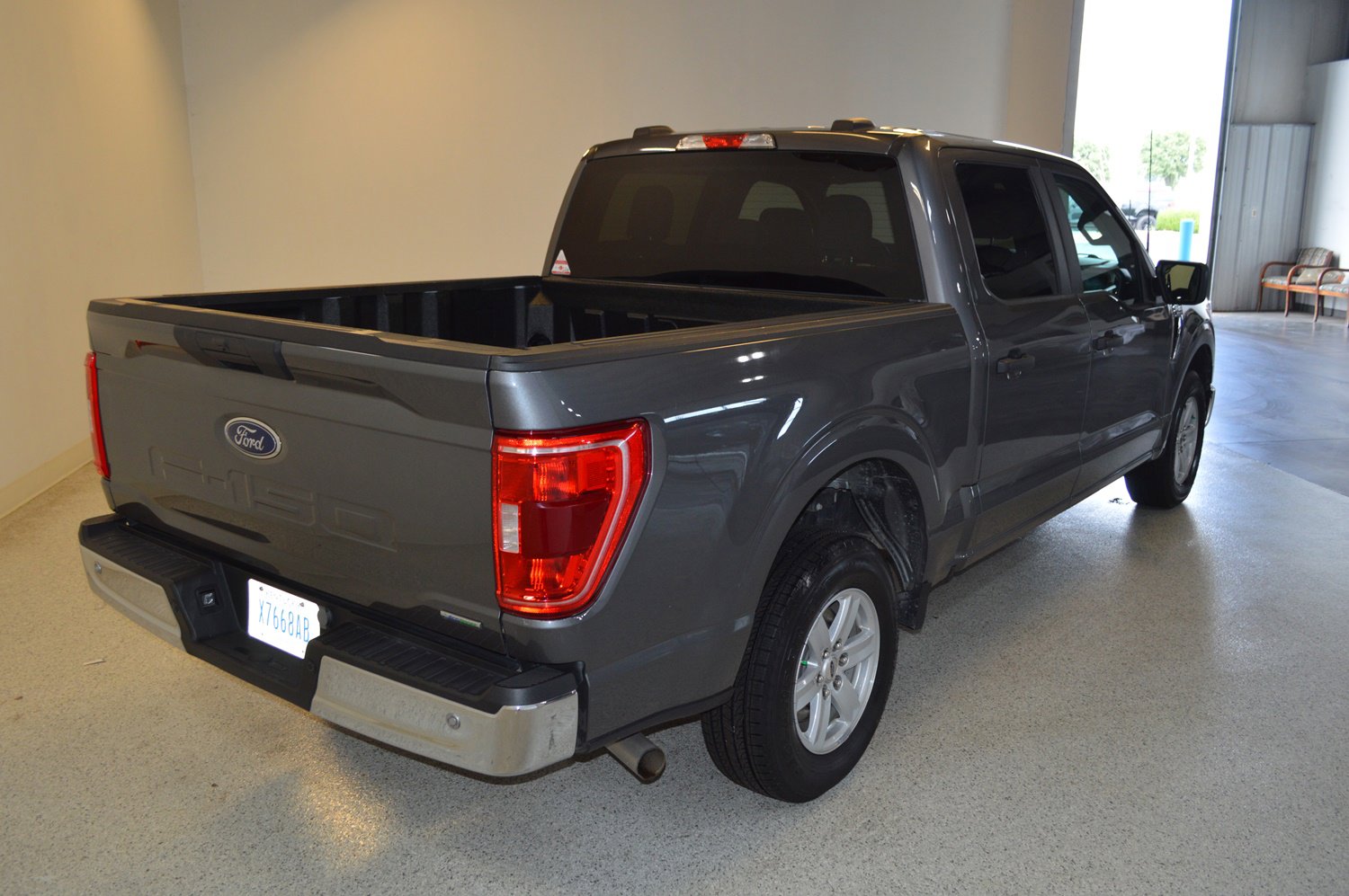 Used 2023 Ford F150 XLT image 3