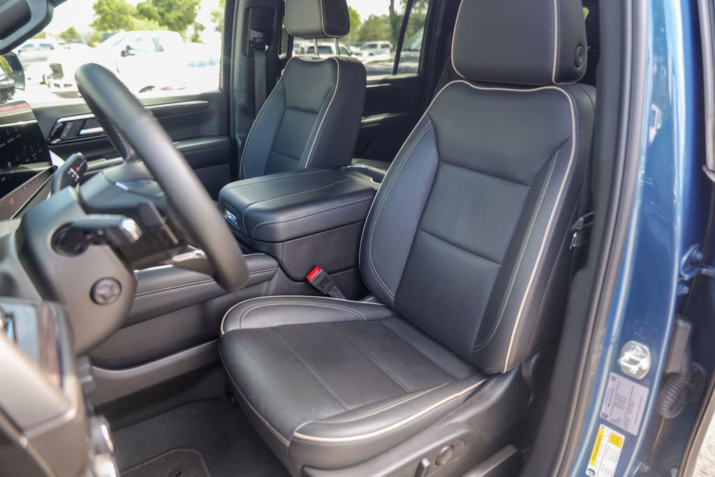 Used 2025 Chevrolet Suburban Premier w/ Sun And Tow Package AWD/4WD image 7