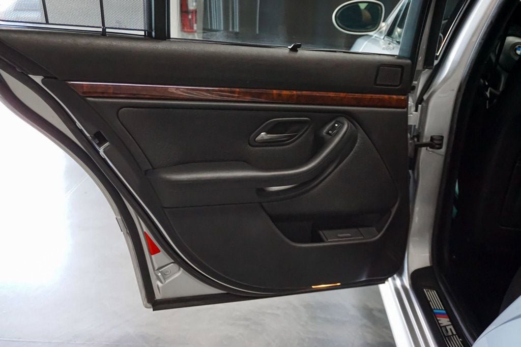 Used 2002 BMW M5 RWD image 76