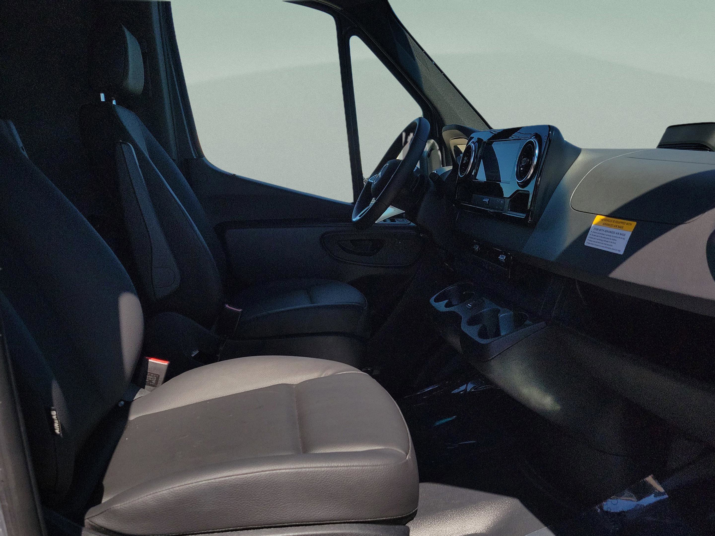 Used 2025 Mercedes-Benz Sprinter 2500 image 14