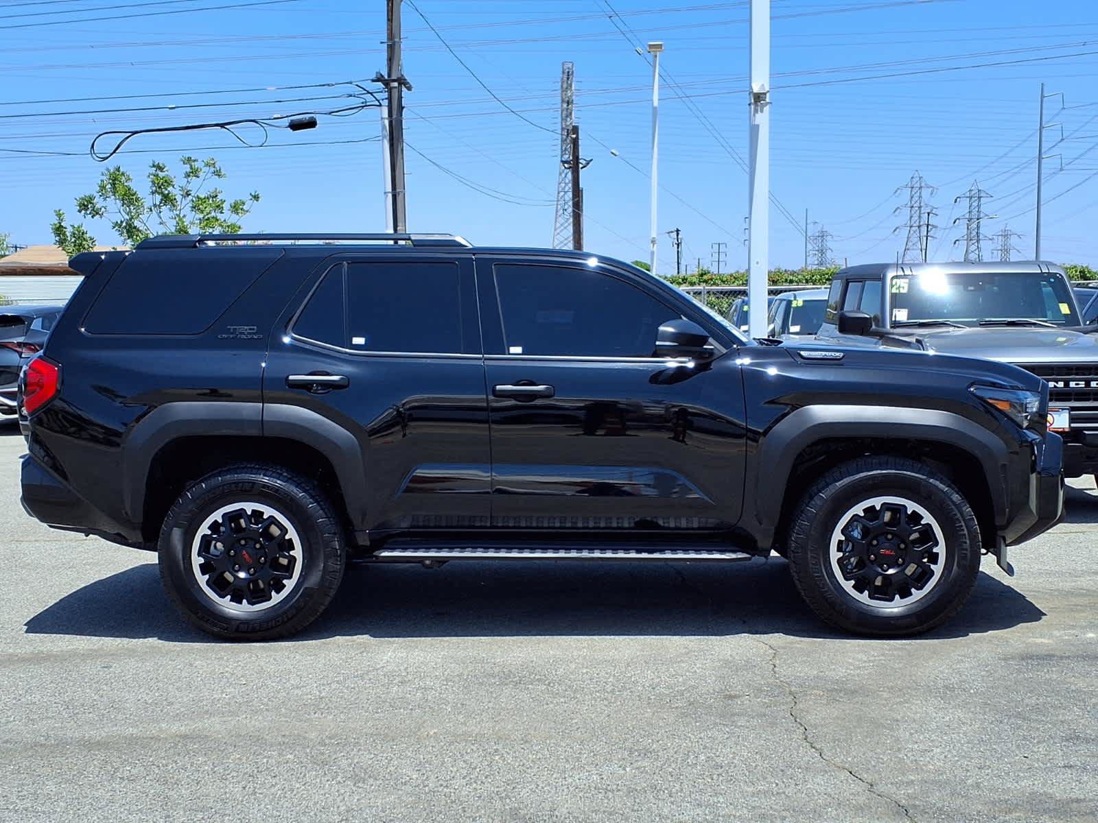 Certified 2025 Toyota 4Runner TRD Off-Road Premium AWD/4WD image 3