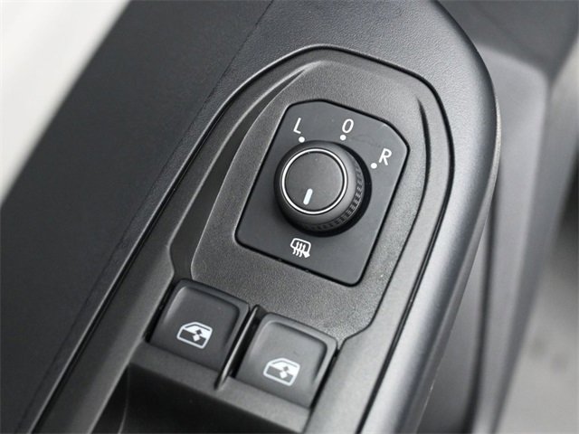 Certified 2025 Volkswagen Taos SE image 12