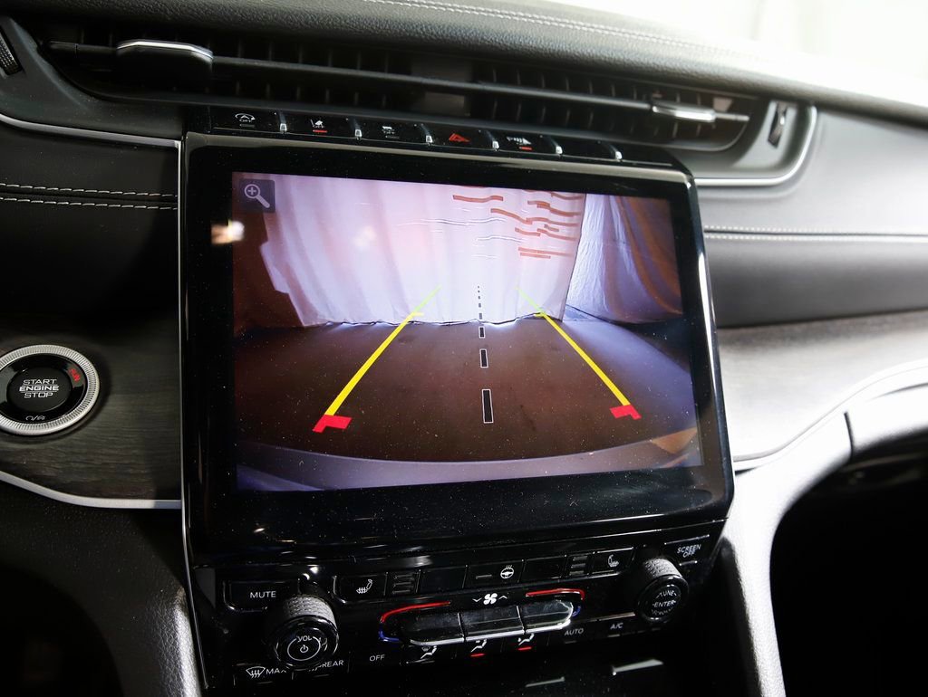 Used 2022 Jeep Grand Cherokee Limited image 20