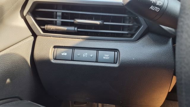 Used 2025 Nissan Altima 2.5 SV image 28