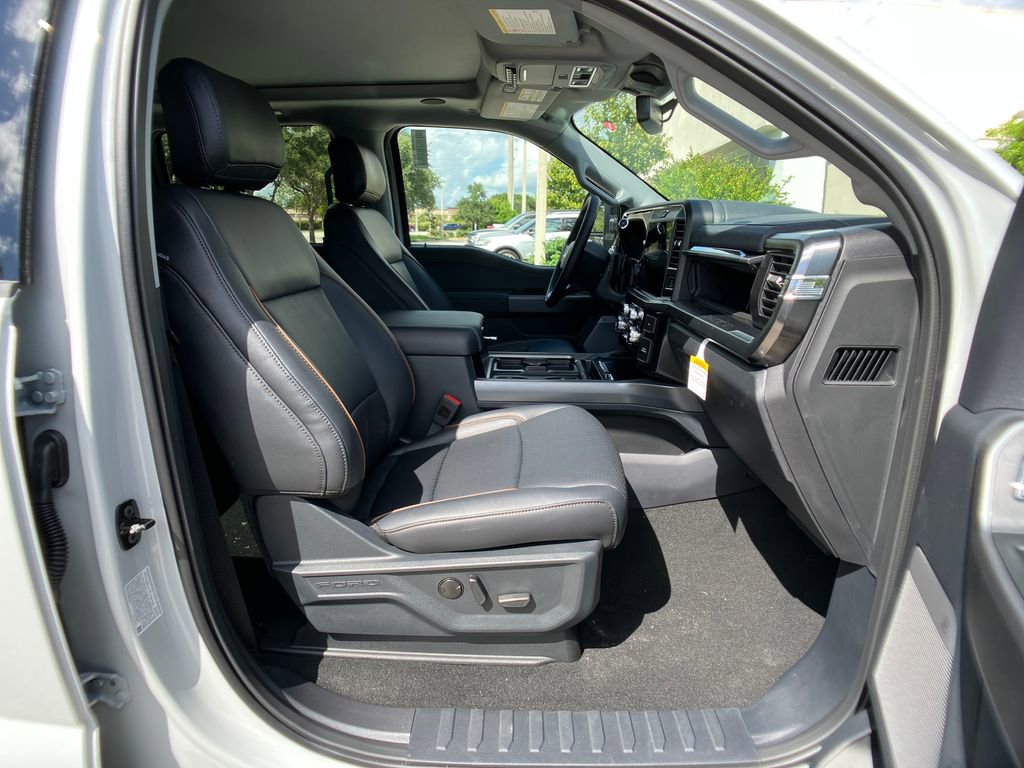 New 2026 Ford F250 Lariat w/ Black Appearance Package image 4