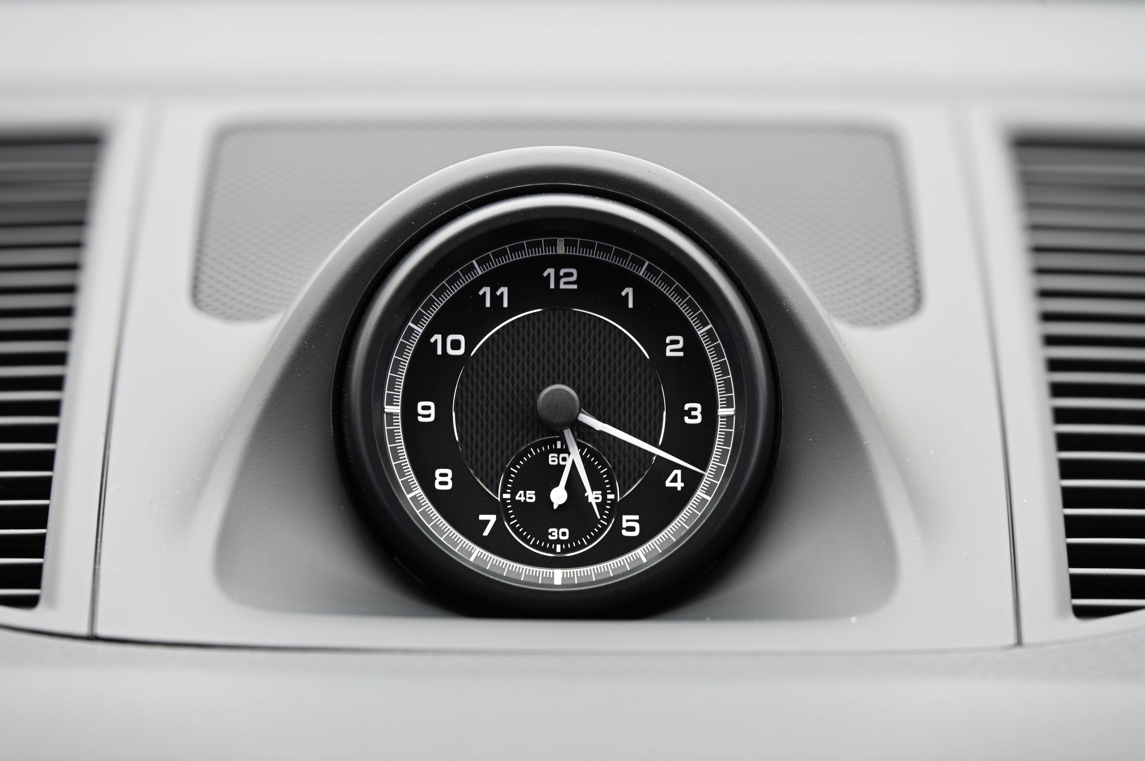 Used 2025 Porsche Macan image 40