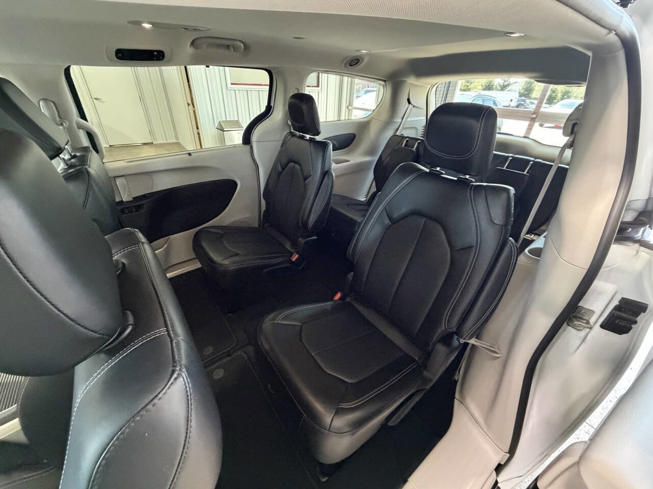 Used 2024 Chrysler Pacifica Touring-L FWD image 27