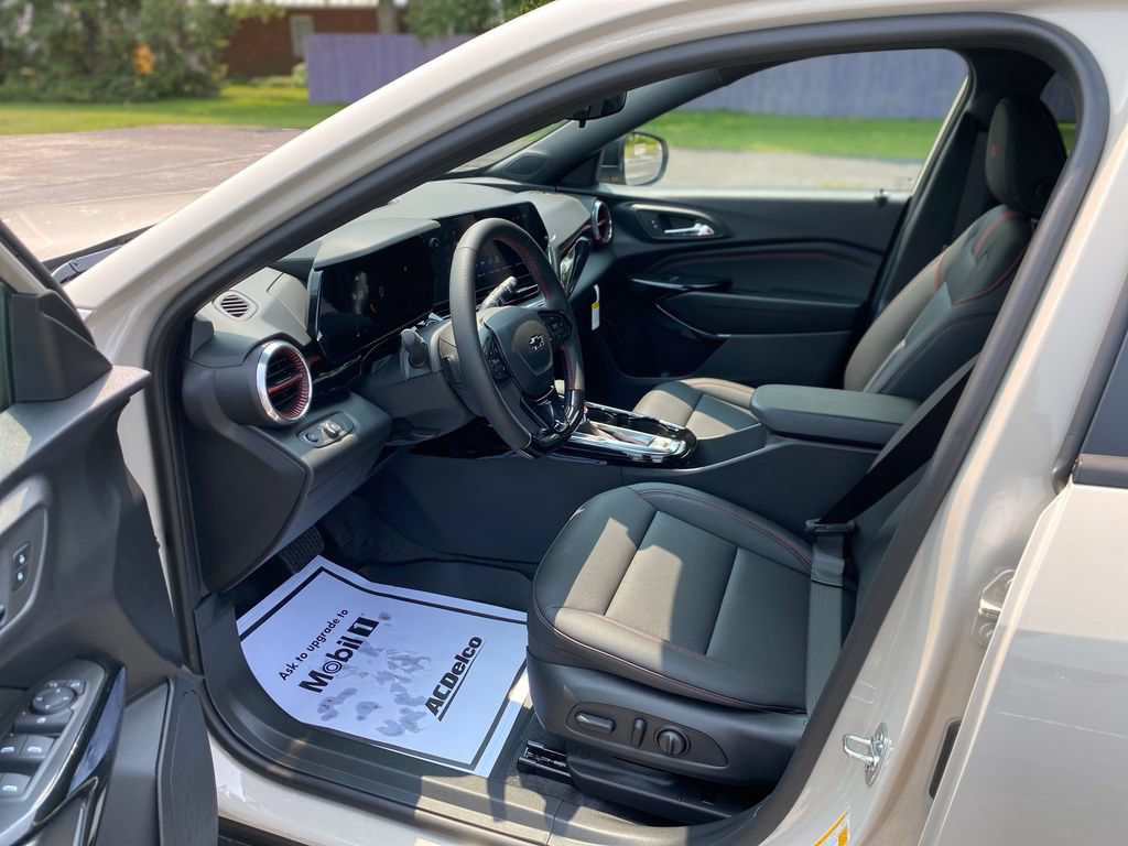 New 2026 Chevrolet Trax RS w/ Sunroof Package FWD image 22