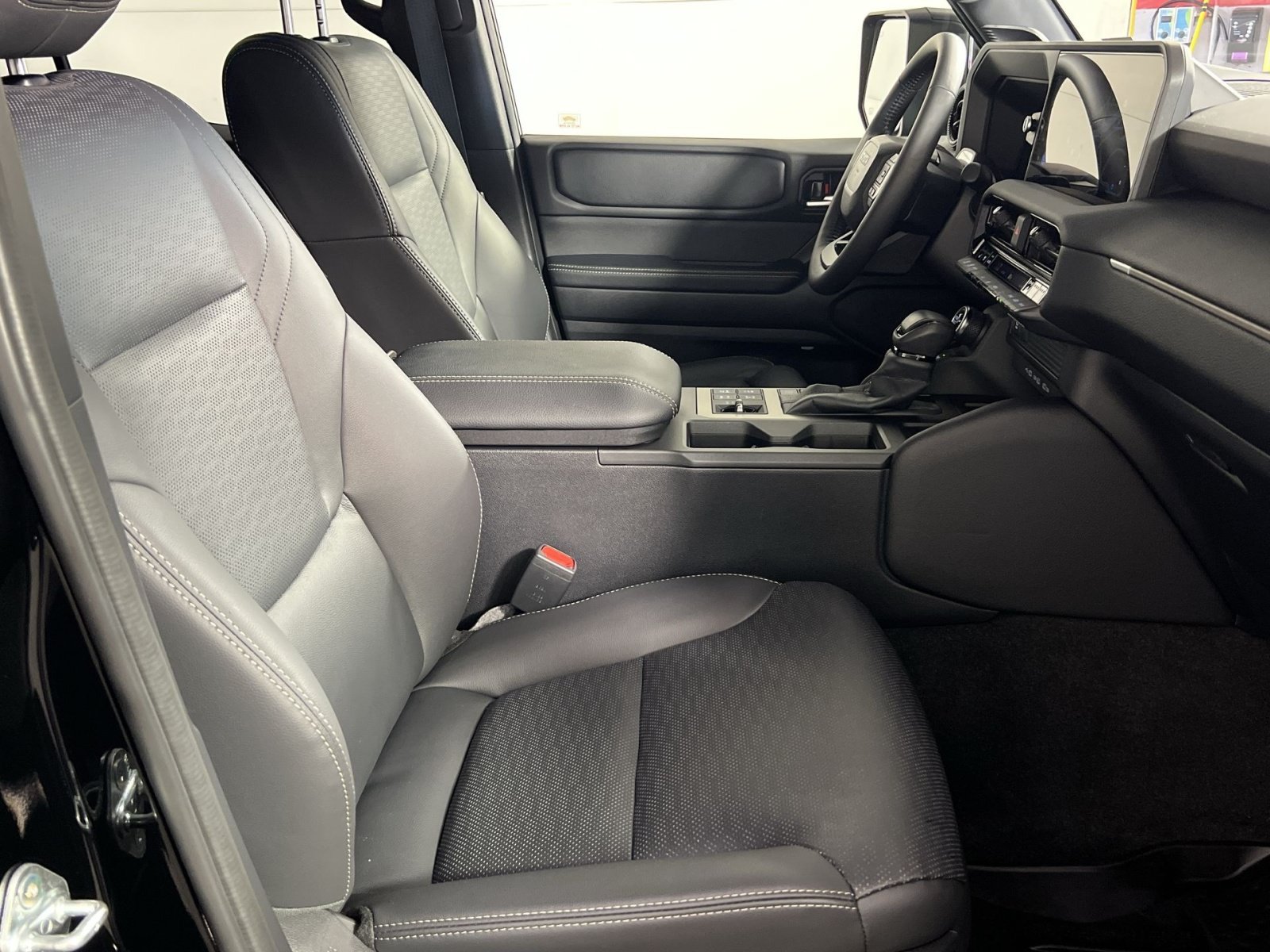 Used 2026 Toyota Land Cruiser w/ Premium Package AWD/4WD image 28