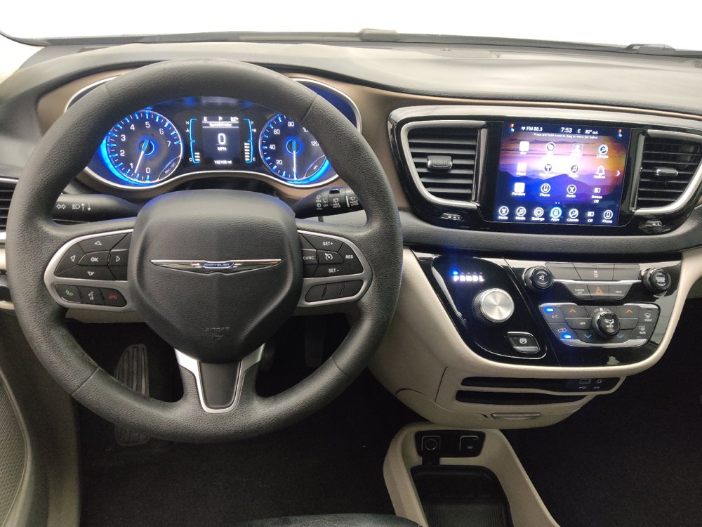 Used 2017 Chrysler Pacifica Touring FWD image 22