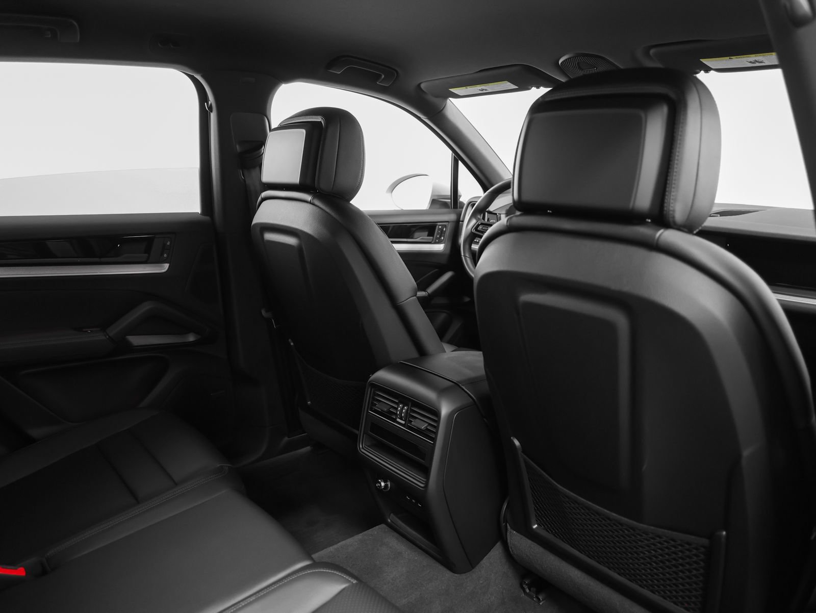 Certified 2025 Porsche Cayenne AWD/4WD image 27