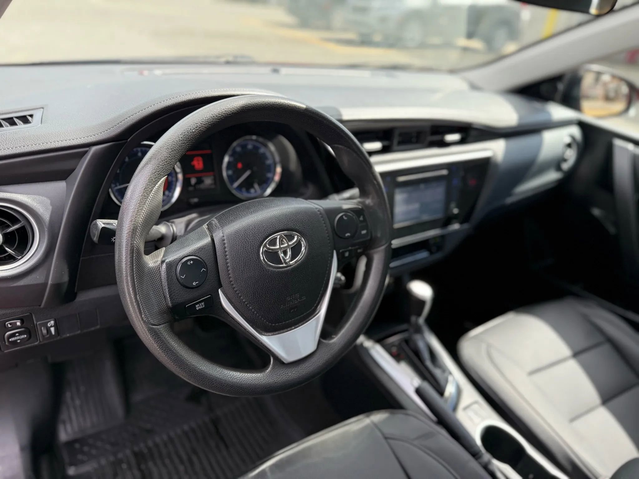 Used 2018 Toyota Corolla LE image 20