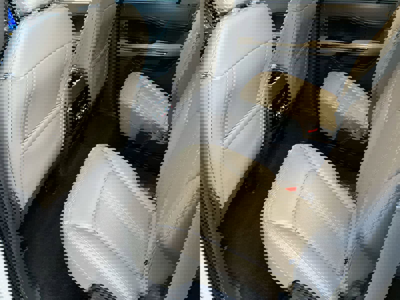 Used 2021 Ford Expedition Limited image 17