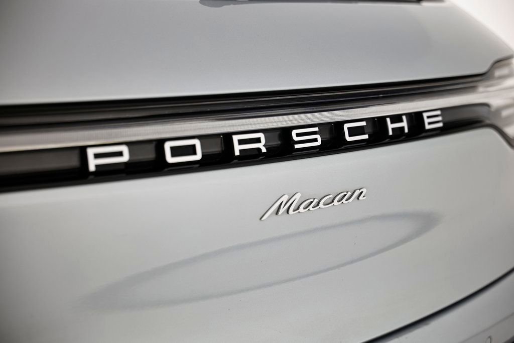 Certified 2025 Porsche Macan image 15
