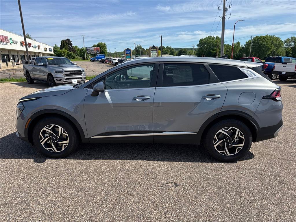 Used 2025 Kia Sportage LX FWD image 2