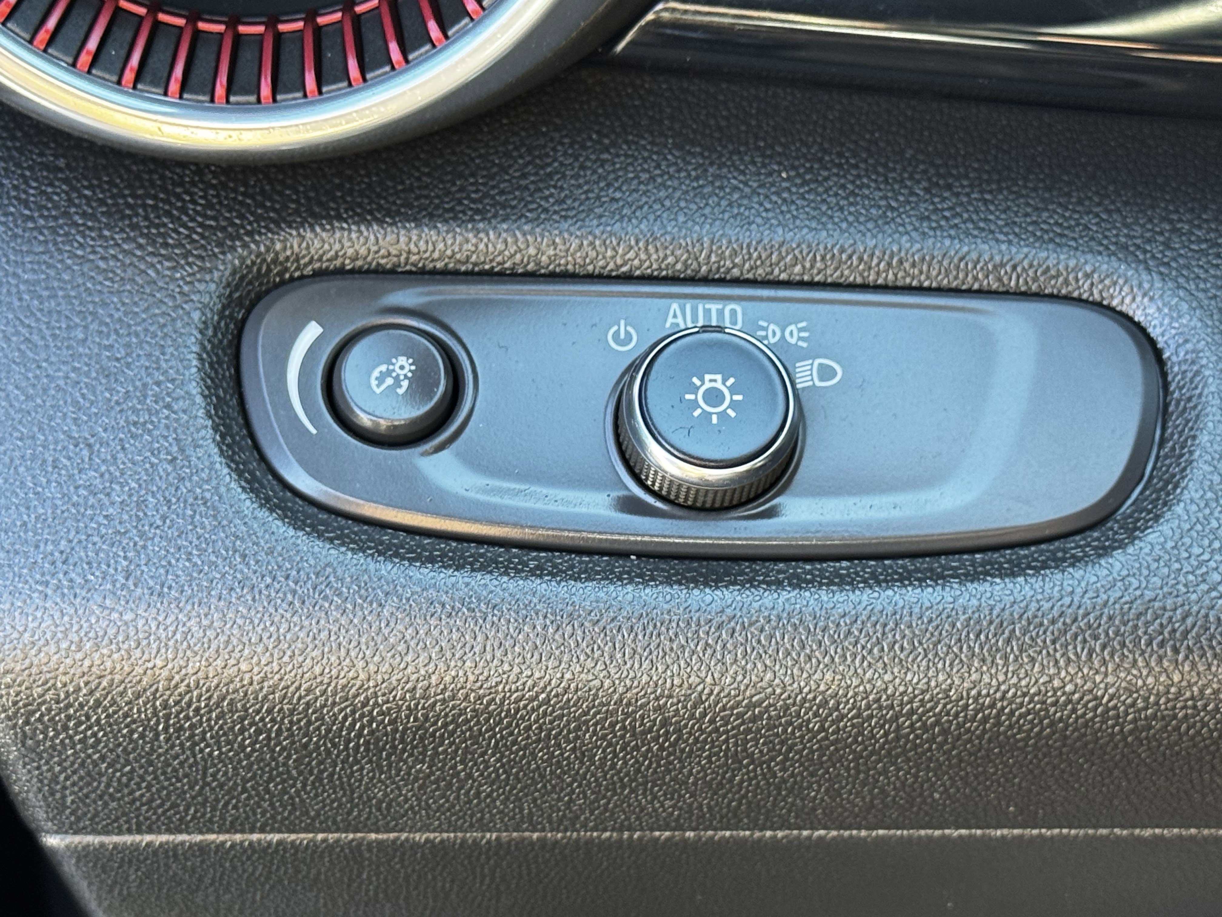 Used 2025 Chevrolet Trax RS w/ Driver Confidence Package image 26