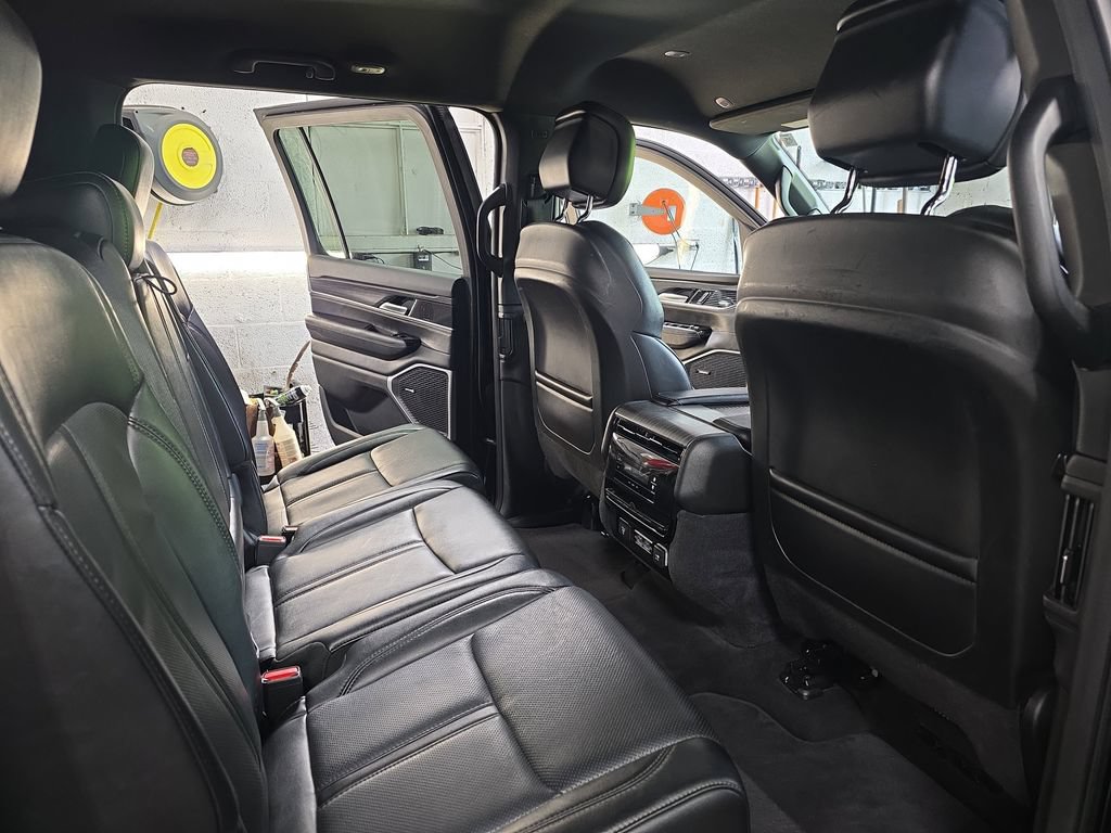 Used 2024 Jeep Wagoneer L Series II w/ Flexible Seating Group AWD/4WD image 11