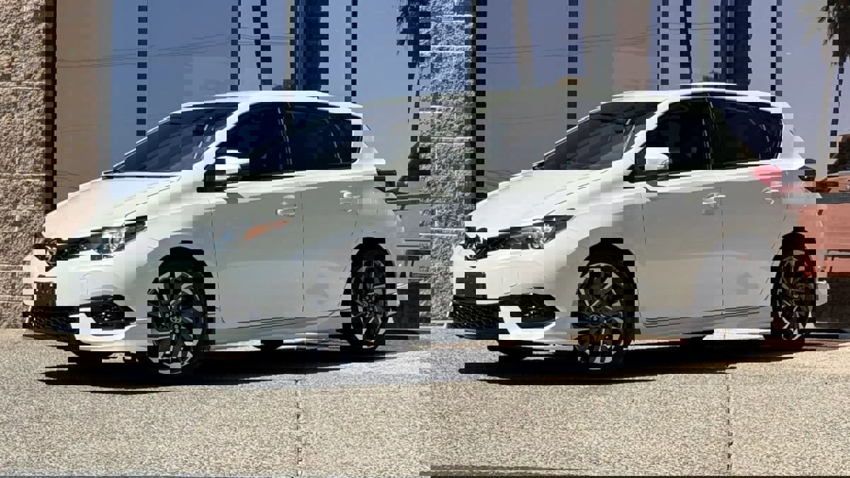 Used 2016 Scion iM image 3