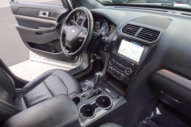 Used 2018 Ford Explorer XLT w/ Equipment Group 202A image 14