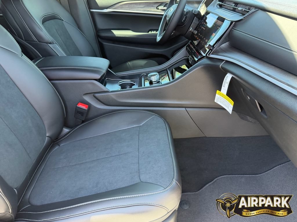 New 2026 Jeep Grand Cherokee Altitude RWD image 12