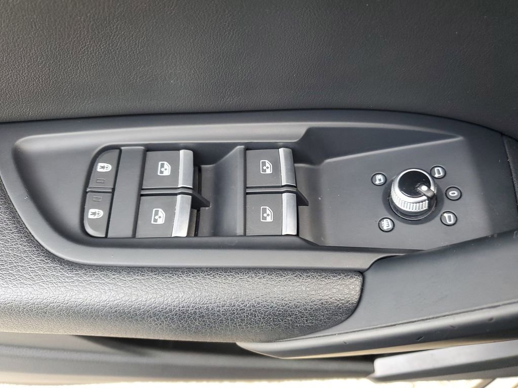 Used 2021 Audi Q5 2.0T Premium w/ Convenience Package image 23